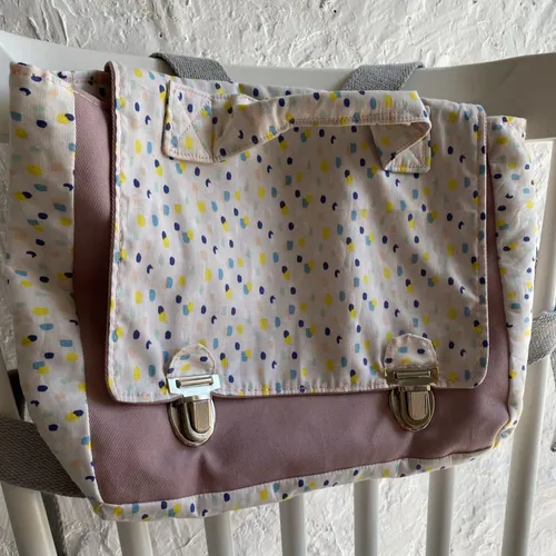 Cartable maternelle petite fille, tissu couleur bois de rose et imprimé confettis