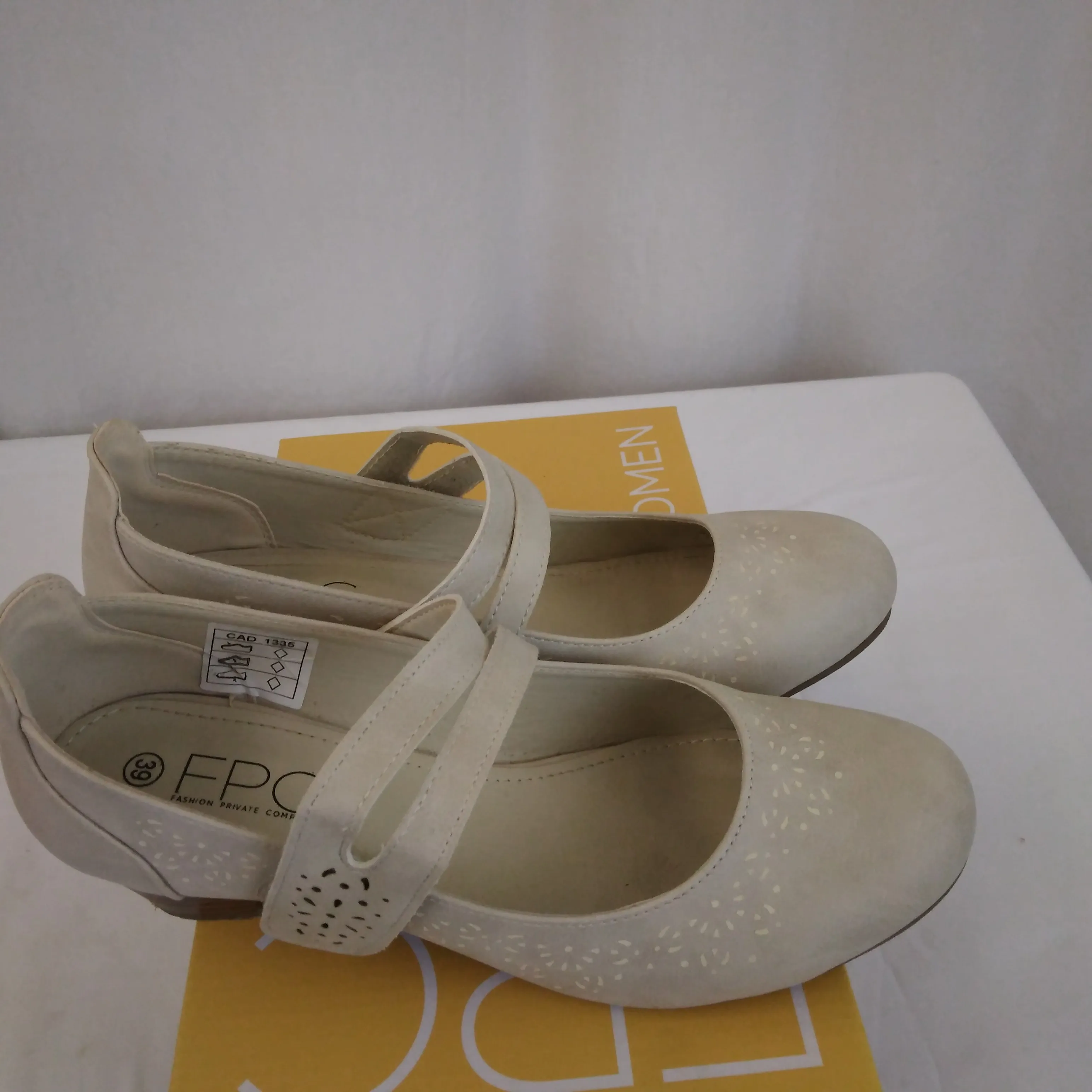chaussures beiges à talons, FPC - 39 