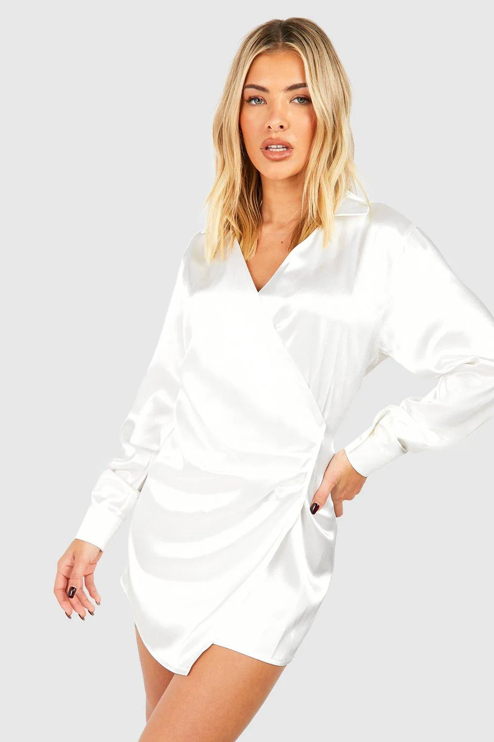 Robe chemise cache-cœur satinée