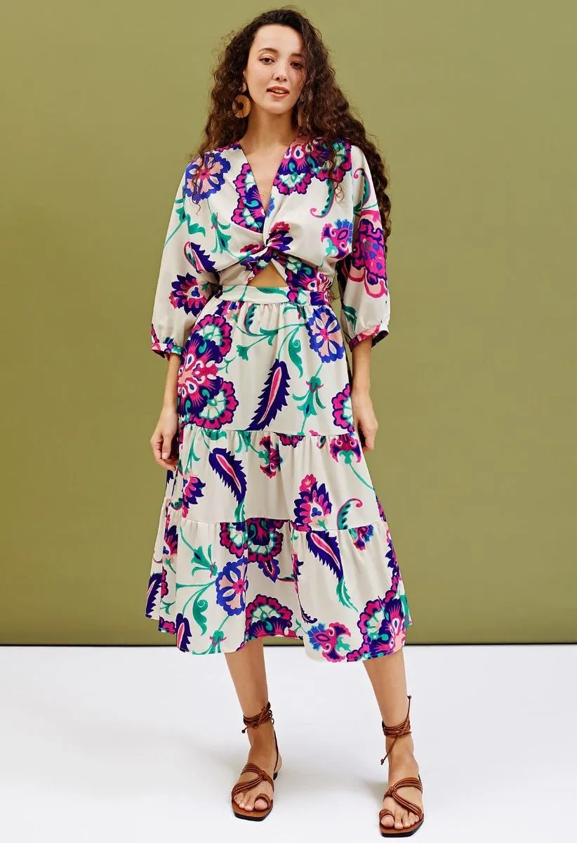 Robe mi-longue à col en V torsadé à imprimé cachemire fleuri
