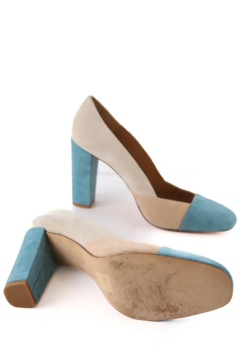 Talons Balzac beige en daim, taille 39, hauteur de talons de 10cm, collection femme, bon état avec légères traces d'usures.