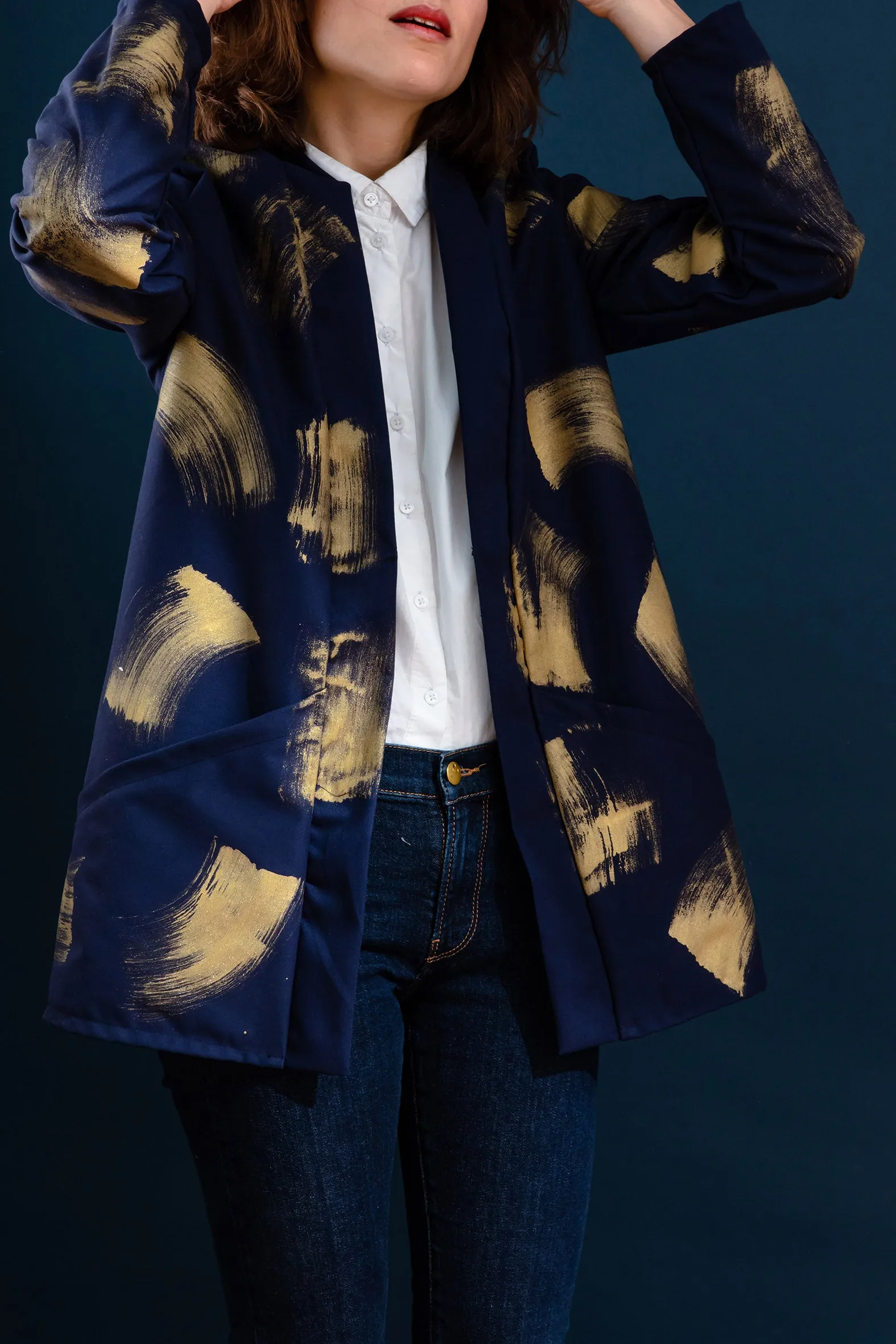Veste kimono minuit* caresses de pinceaux dorées